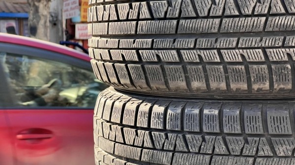 Введение правил хранения старых шин в Тбилиси может быть отложено