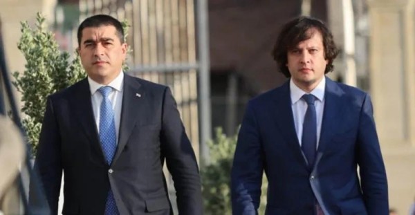 Бидзина Иванишвили выдвинул кандидатом на пост премьер-министра нового правительства Ираклия Кобахидзе, а председателем нового парламента фракция «Грузинская мечта» вновь называет Шалву Папуашвили Бидзина Иванишвили выдвинул кандидатом на пост премьер-министра нового правительства Ираклия Кобахидзе, а председателем нового парламента фракция «Грузинская мечта» вновь называет Шалву Папуашвили