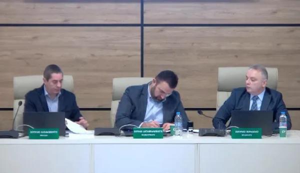 Подписан итоговый протокол: у «Грузинской мечты» 53,93% - сколько процентов у остальных партий и что происходило на шумном заседании (фото/видео)