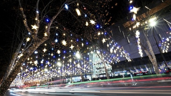 В Тбилиси ограничат движение из-за монтажа новогодней иллюминации В Тбилиси ограничат движение из-за монтажа новогодней иллюминации