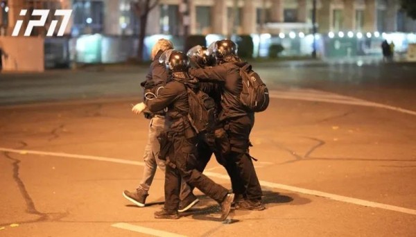 На акции у парламента задержаны 43 лица На акции у парламента задержаны 43 лица