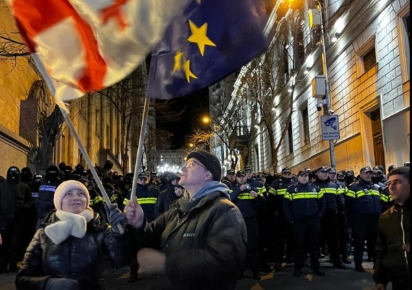 Палатки на проспекте Руставели — оппозиция готовится к первому заседанию нового парламента Палатки на проспекте Руставели — оппозиция готовится к первому заседанию нового парламента