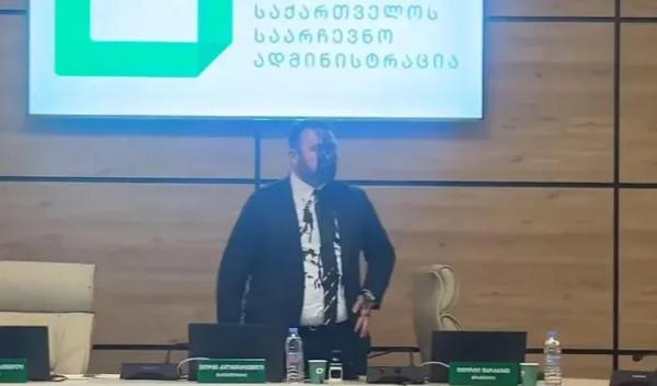 Подписан итоговый протокол: у «Грузинской мечты» 53,93% - сколько процентов у остальных партий и что происходило на шумном заседании (фото/видео)