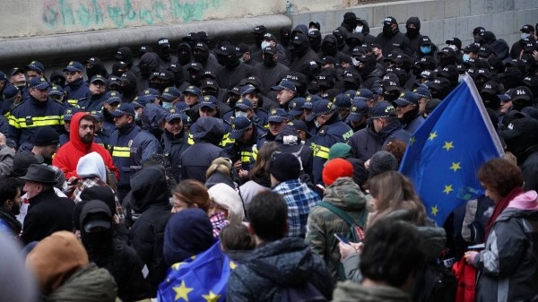 Суд в Тбилиси оставил в заключении задержанного на протестной акции за пощечину полицейскому