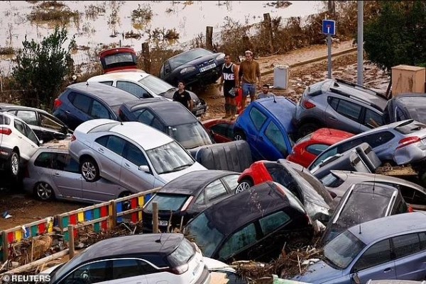 Невероятные масштабы смертоносного наводнения – дрон заснял в Валенсии апокалиптичную картину (фото/видео) Невероятные масштабы смертоносного наводнения – дрон заснял в Валенсии апокалиптичную картину (фото/видео)