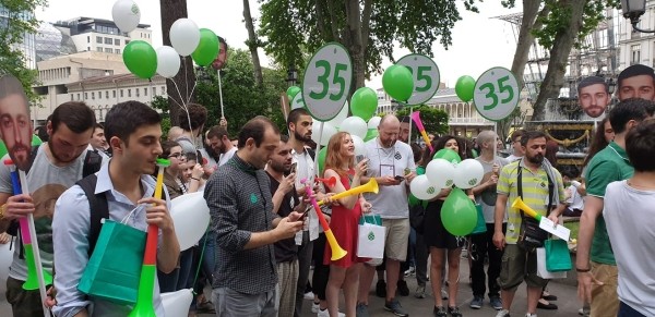 Еще одна оппозиционная партия заявила о начале акций протеста в Тбилиси Еще одна оппозиционная партия заявила о начале акций протеста в Тбилиси