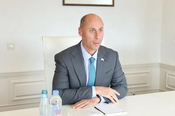 Отар Бердзенишвили - Я написал заявление об отставке с должности посла в Болгарии - Нет насилию против свободной воли мирных протестующих, полная солидарность с ними Отар Бердзенишвили - Я написал заявление об отставке с должности посла в Болгарии - Нет насилию против свободной воли мирных протестующих, полная солидарность с ними