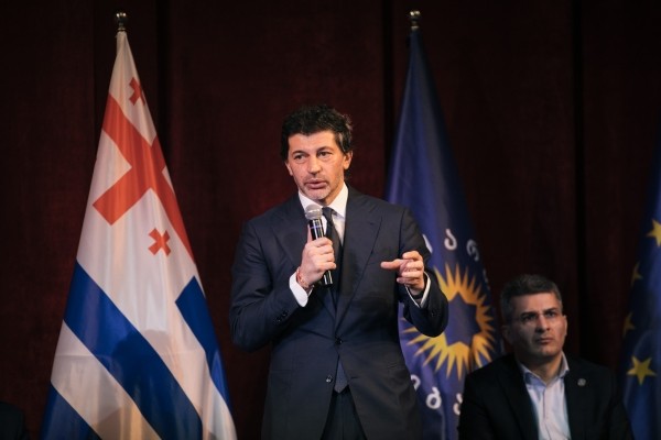 Каладзе извинился за президентсво Зурабишвили и обвинил ее в «разрушении праздника» Каладзе извинился за президентсво Зурабишвили и обвинил ее в «разрушении праздника»