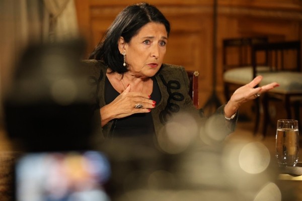 Зурабишвили назвала провокацией награждение силовиков, попавших под санкции Запада