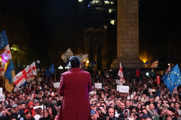 Зурабишвили обратится к протестующим у парламента Грузии 22 декабря