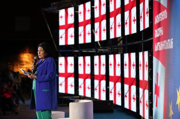 Президент Грузии обратилась к эмигрантам: «Очнитесь! Молчать нельзя»