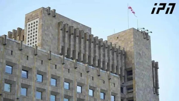 Постановлением правительства, 3, 6, 8, 9 и 10 января объявлены выходными днями