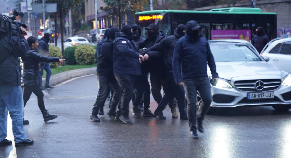 Жестокий разгон и новые аресты: полиция преследовала участников акции протеста по проспекту Чавчавадзе