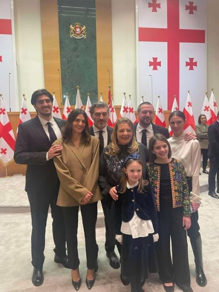 Супруга, дети и другие члены семьи Михаила Кавелашвили – фотографии из парламента, где прошла церемония инаугурации