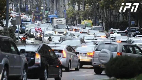 Новшество, которое будет задействовано в Тбилиси с 1 января – кому ограничат движение в часы пик? Новшество, которое будет задействовано в Тбилиси с 1 января – кому ограничат движение в часы пик?
