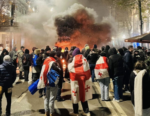 Число задержанных за организацию насилия на протестных акциях в Тбилиси возросло до 13