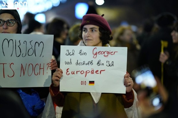 Очередной проевропейский митинг проходит в центре Тбилиси