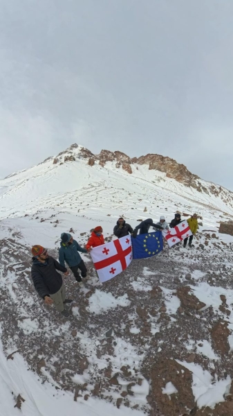 Километры единства – как в разных городах Грузии отмечают месяц протестов
