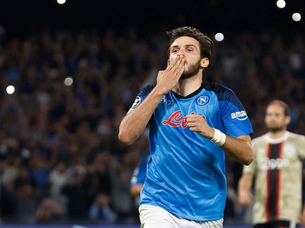 СМИ: Кварацхелия договорился с &laquo;Наполи&raquo; о новом контракте &ndash; зарплата вырастет в 4 раза