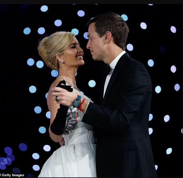 Сумка за 5900 долларов и копия знаменитого платья Одри Хепберн — элегантный образ и романтический танец Иванки Трамп на инаугурационном балу (фото)