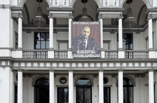 Тбилисский «Новый театр» остается в режиме бойкота на фоне ареста актера Андро Чичинадзе