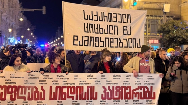 В Тбилиси проходят марши солидарности с задержанными демонстрантами В Тбилиси проходят марши солидарности с задержанными демонстрантами