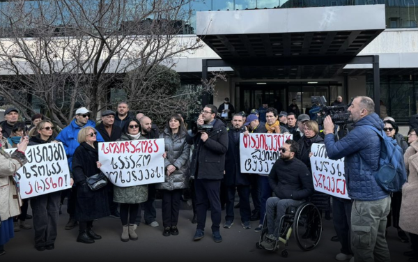 Мэр Тбилиси объяснил массовые увольнения реорганизацией, отвергнув политические мотивы Мэр Тбилиси объяснил массовые увольнения реорганизацией, отвергнув политические мотивы