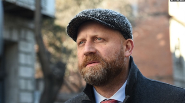 Лидера «Гирчи» оштрафовали и лишили права на ношение оружия после задержания на митинге