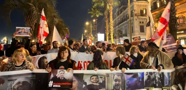 На протестной акции в Батуми требуют освобождения Саакашвили На протестной акции в Батуми требуют освобождения Саакашвили