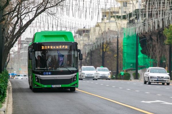 Автобус въехал в остановку в центре Тбилиси, двое пострадали Автобус въехал в остановку в центре Тбилиси, двое пострадали