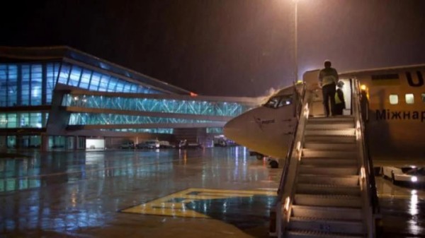 Пассажирам, находившимся в здании Тбилисского международного аэропорта, пришлось покинуть территорию - что заявляют в СГБ Пассажирам, находившимся в здании Тбилисского международного аэропорта, пришлось покинуть территорию - что заявляют в СГБ