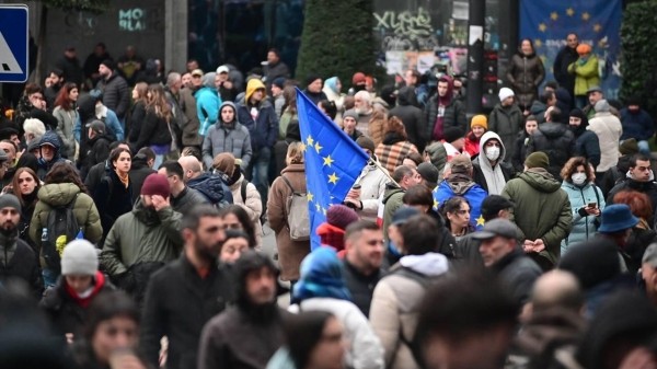 Почему Институт Маккейна пишет новые инструкции для митингующих в Грузии? Почему Институт Маккейна пишет новые инструкции для митингующих в Грузии?