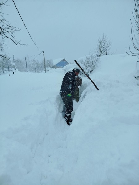 «Застряли дети и старики — несколько одиноких людей вообще не выходят на контакт» — какова ситуация в Ланчхути и Чохатаури