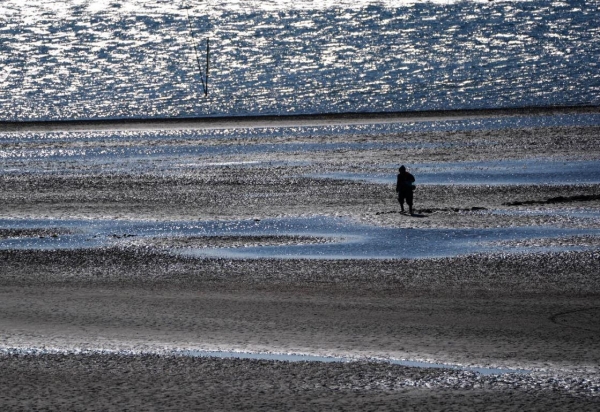После землетрясений на Санторини море в Турции отступило на 200 метров от берега — связаны ли эти события и чего следует ожидать