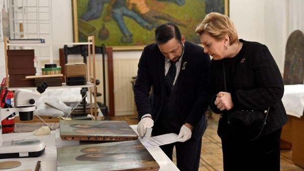 "Четыре апостола Христа" и "Ваза с цветами": ценные картины вернулись в Грузию спустя век