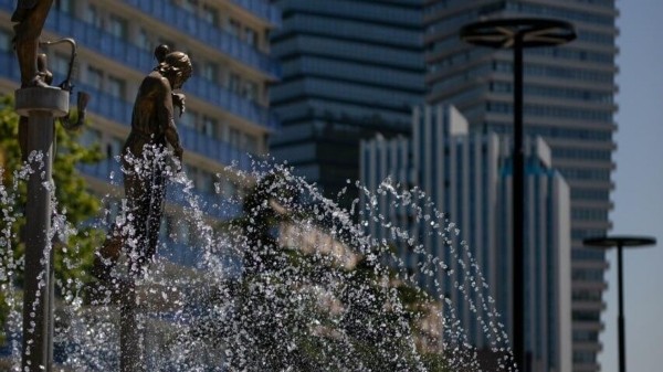 Летний сезон наступает – в Тбилиси включили фонтаны