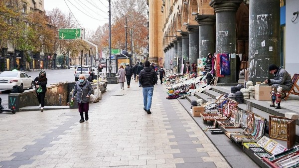 Семьи в Грузии тратят меньше, чем получают
