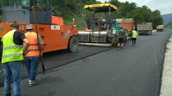 Движение транспорта на дороге, ведущей к грузино-азербайджанской границе, ограничат