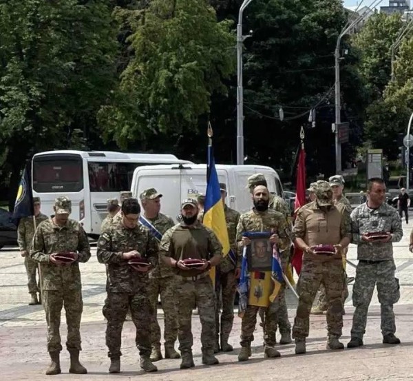 В Киеве почтили и проводили на родину скончавшегося в Украине грузинского бойца Вано Надирадзе (фото/видео)