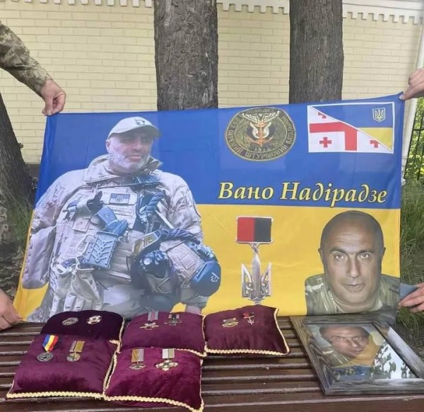 В Киеве почтили и проводили на родину скончавшегося в Украине грузинского бойца Вано Надирадзе (фото/видео)