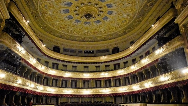 Грузия театральная – интерес к спектаклям падает Грузия театральная – интерес к спектаклям падает