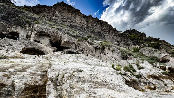 Достопримечательности Грузии: древний пещерный город Вардзия – фото