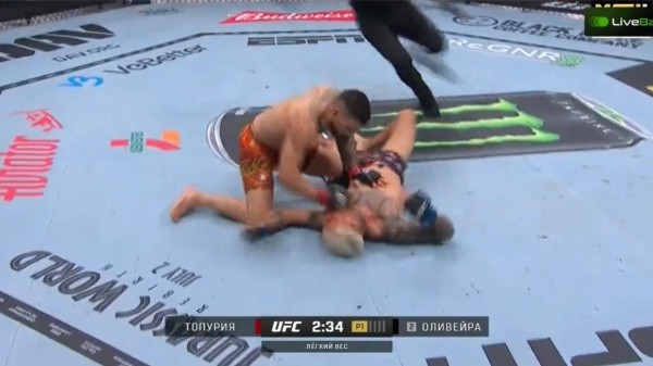 Илия Топурия одержал победу над Оливейра и стал чемпионом UFC в легком весе