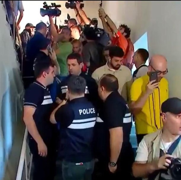 Мамука Хазарадзе и Бадри Джапаридзе арестованы — правоохранители надели на них наручники в офисе «Лело – Сильная Грузия» (Фото/видео)