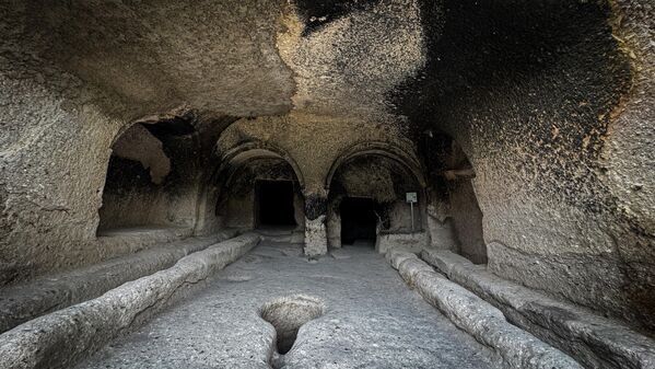 Достопримечательности Грузии: древний пещерный город Вардзия – фото