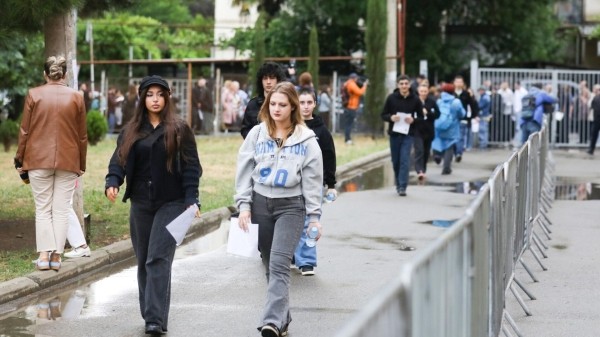 Премьер и президент Грузии пожелали абитуриентам успехов на ЕНЭ