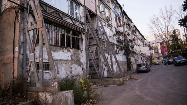 Мэрия Тбилиси не будет насильно выселять жителей аварийных домов – Каладзе