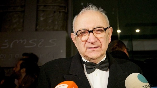 Первые лица Грузии скорбят в связи с кончиной кинорежиссера Эльдара Шенгелая Первые лица Грузии скорбят в связи с кончиной кинорежиссера Эльдара Шенгелая