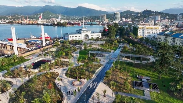 Новый огромный парк отдыха открыли в Батуми Новый огромный парк отдыха открыли в Батуми