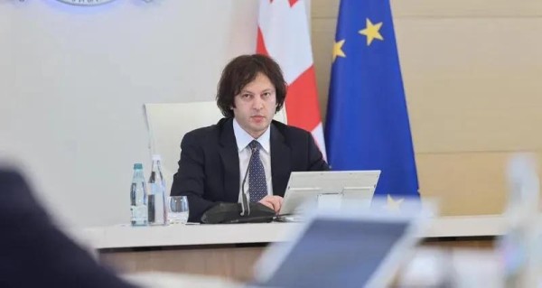 Ираклий Кобахидзе – В 2026 году зарплаты публичных служащих также вырастут на 10% Ираклий Кобахидзе – В 2026 году зарплаты публичных служащих также вырастут на 10%